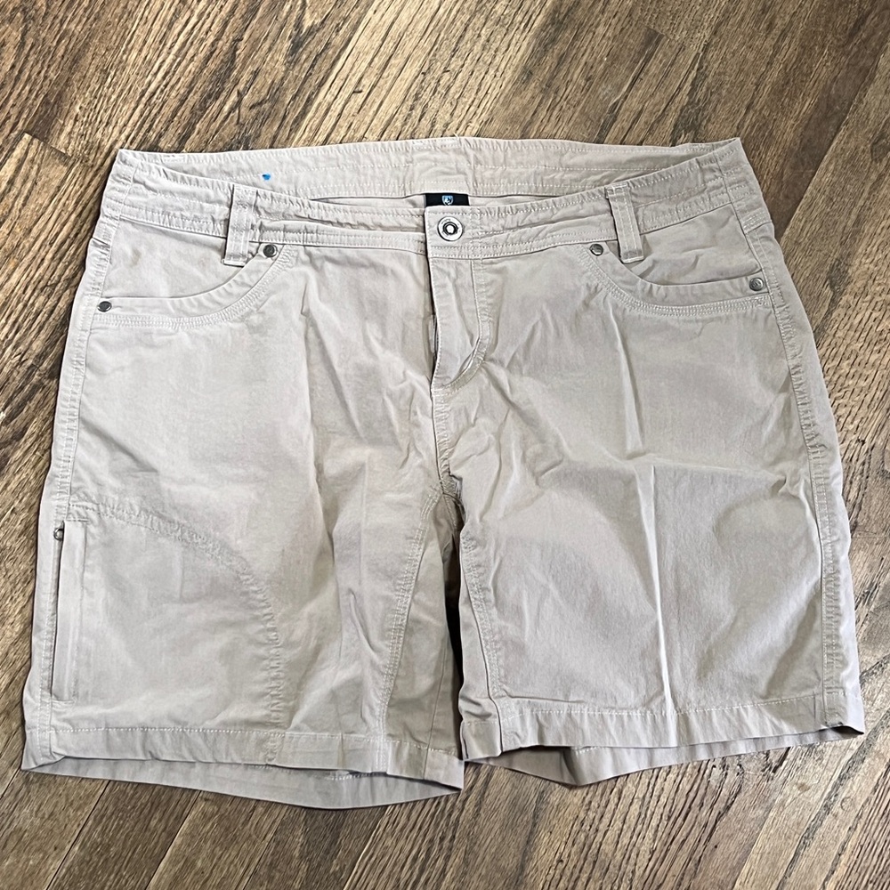 KUHL Splash 5.5” shorts - size 16 - Light Khaki color